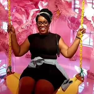 Meet your Posher, Whitney